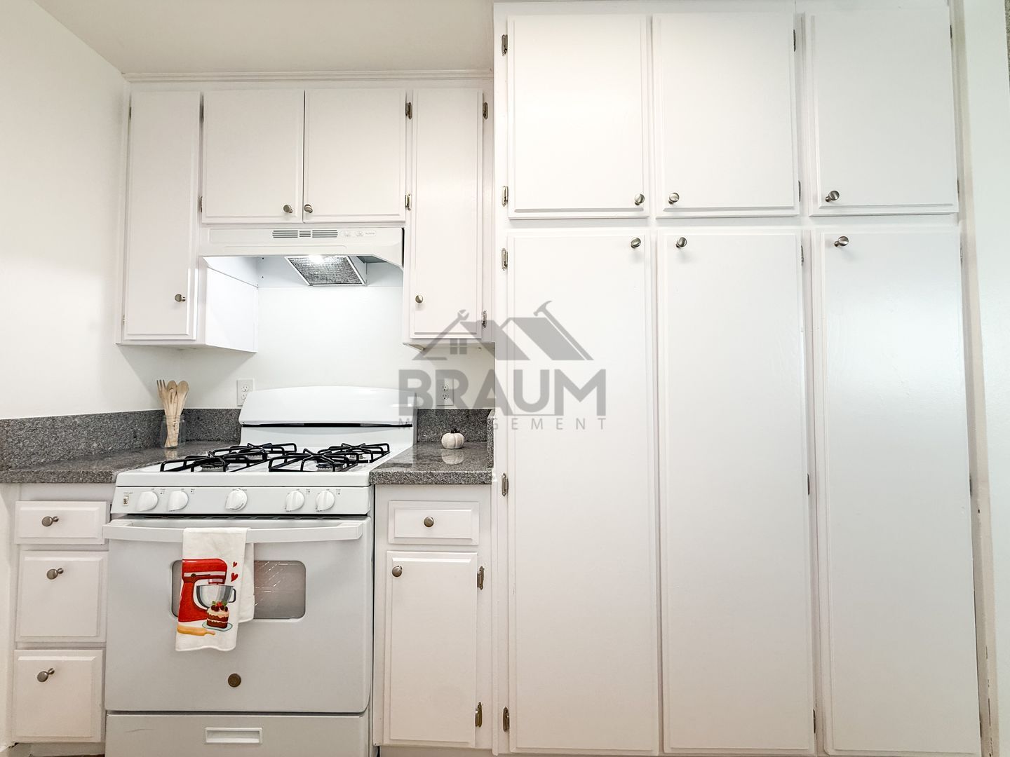 Building Photo - 13347 Victory Blvd