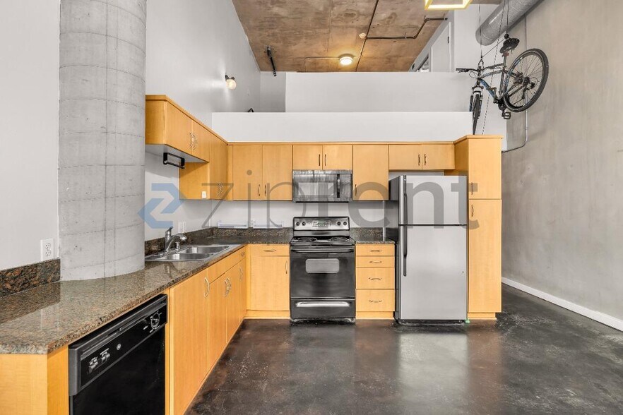 Building Photo - Unit 110