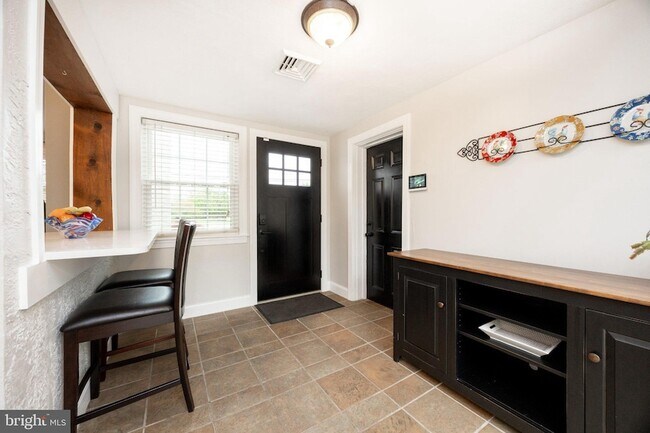 Building Photo - 70 Level Rd