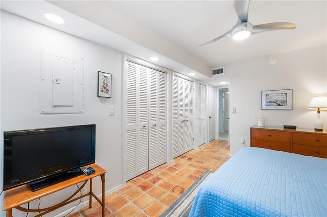 Building Photo - 6400 Flotilla Dr