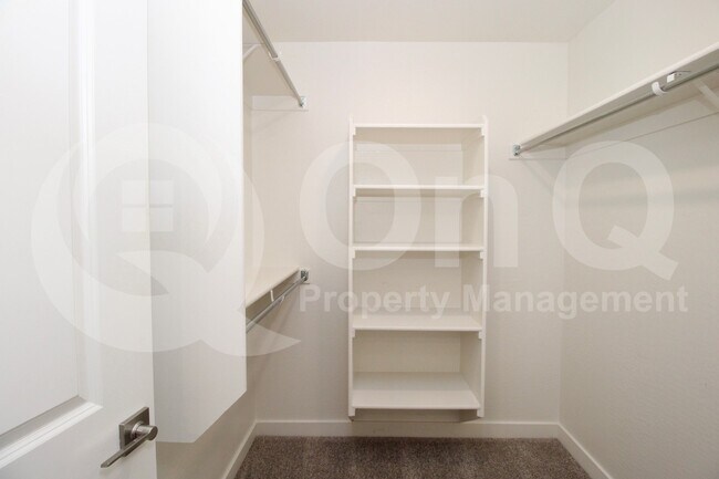 Building Photo - 2540 W La Salle St