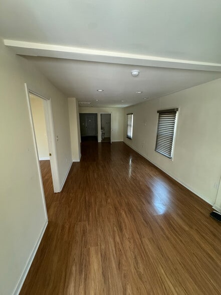 Building Photo - 2412 Waverly St