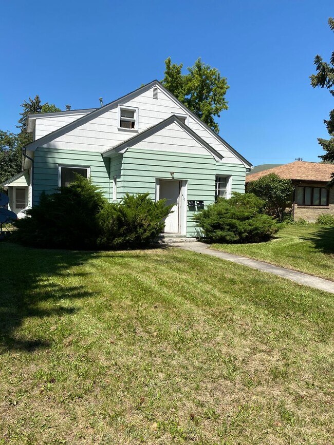 Primary Photo - 410 South Ave E