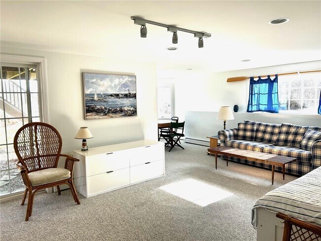 Building Photo - 123 Border Ave