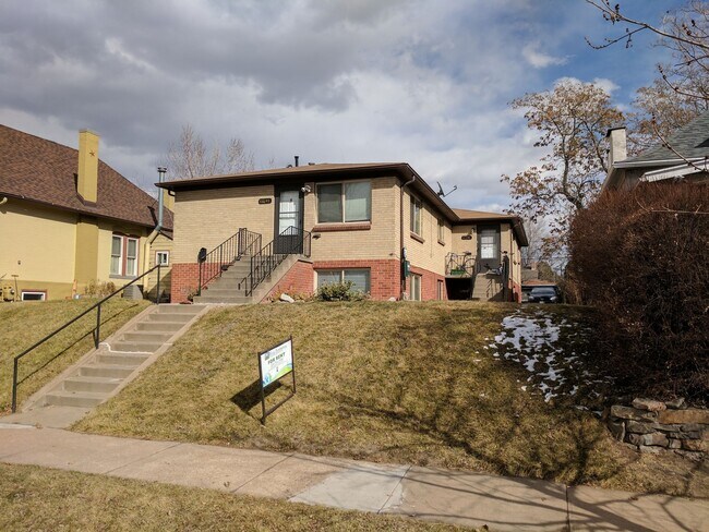 Building Photo - West Wash Park 2/1 Lots of Light, Mountain View and Reserved Parking!!