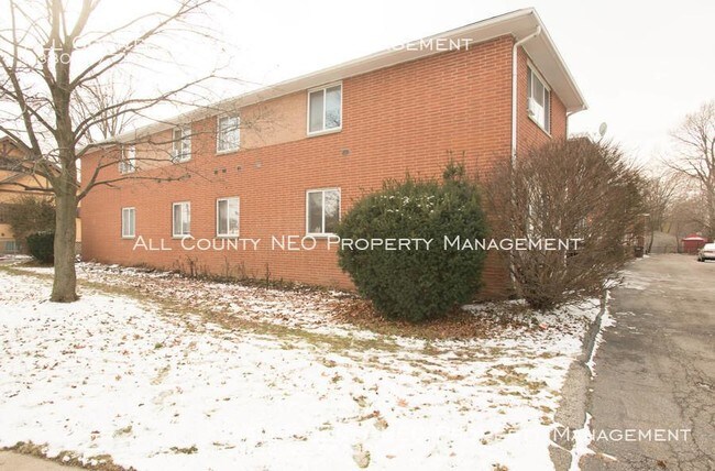 Primary Photo - 3 bedroom in Cleveland Heights OH 44121