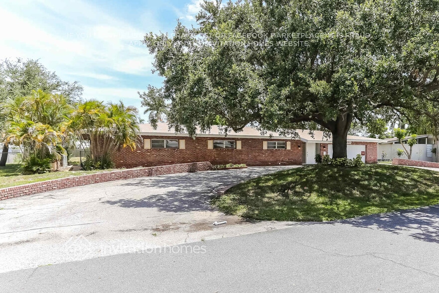 Building Photo - 650 NE 5th St