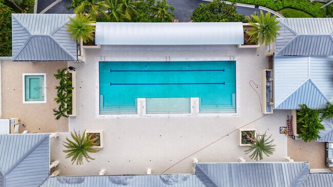 Building Photo - 2650 Lake Shore Dr