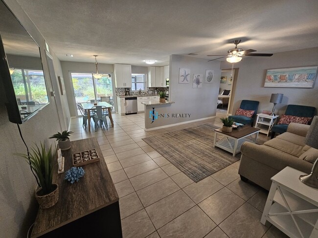 Building Photo - JUST REDUCED... must see beautiful 3/2 1071 Sq. Ft. with a POOL!! Gorgeous updated Kitchen & bath...