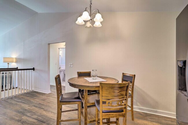 Building Photo - 4484 Cobia Dr SE