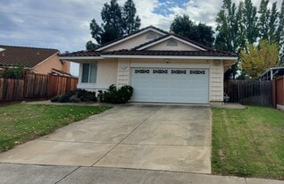 Building Photo - 2912 Honeynut St