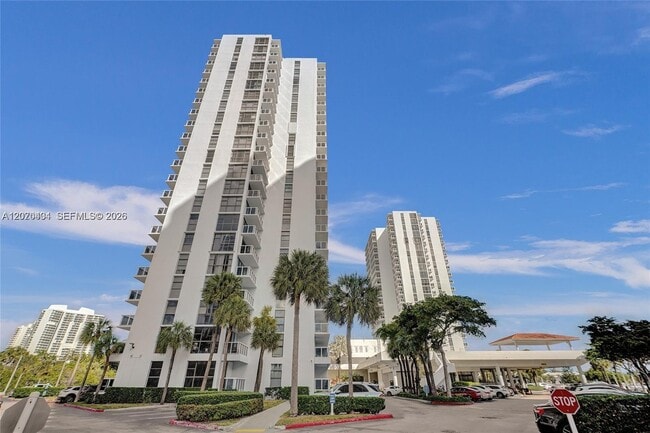 Building Photo - 20515 E Country Club Dr