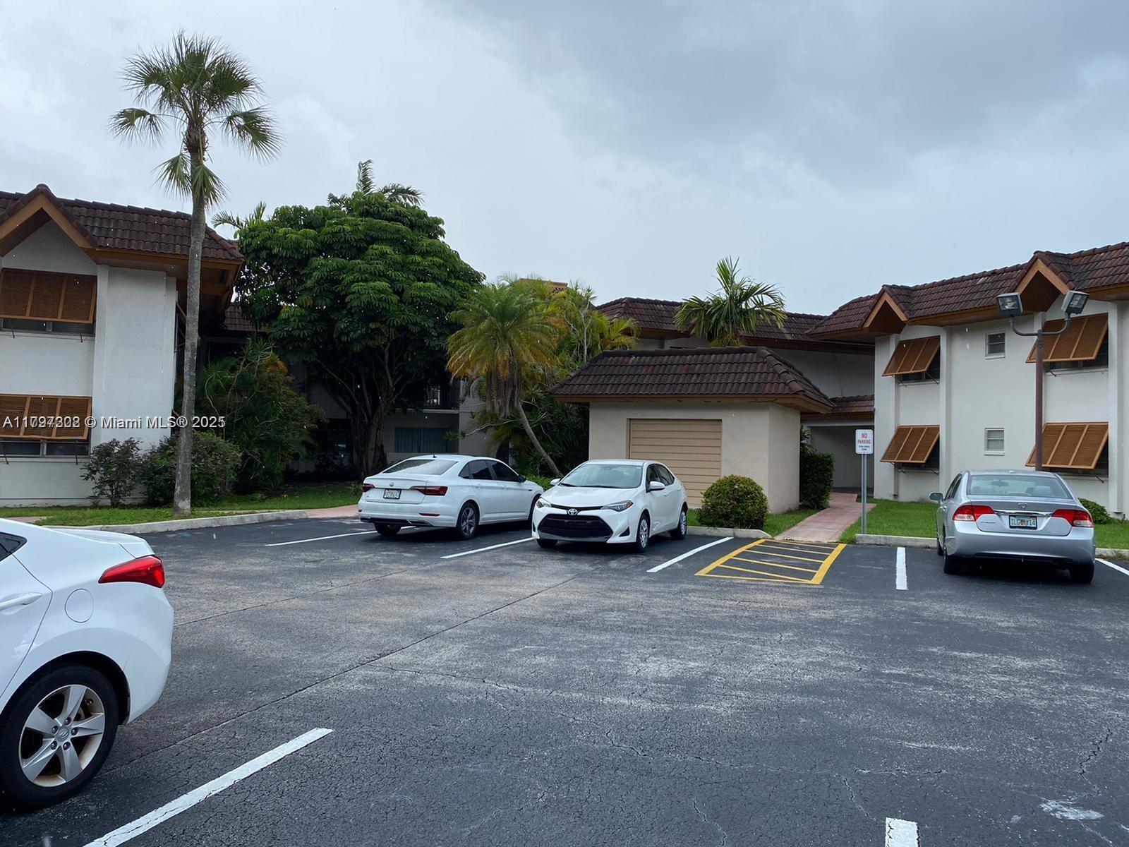 Building Photo - 9352 SW 77th Ave
