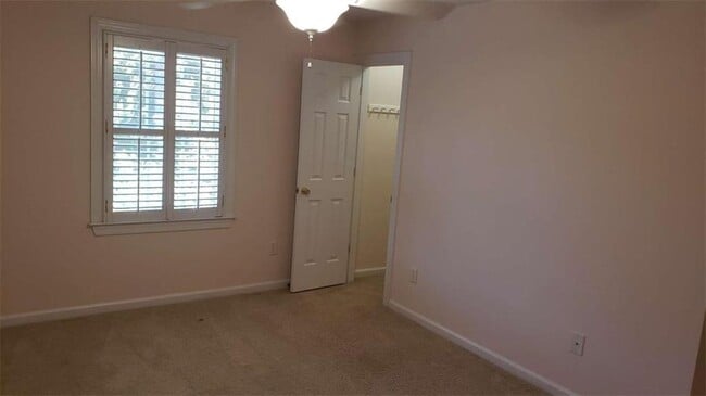 Building Photo - 3281 Winthrop Cir