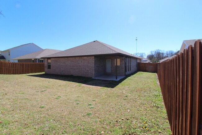 Building Photo - 1500 Ari Ave