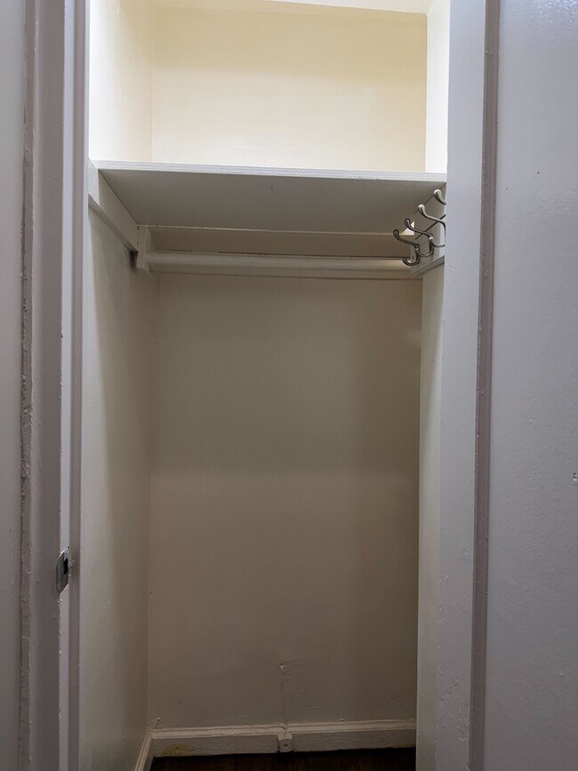 Building Photo - 1549 Central Park Ave