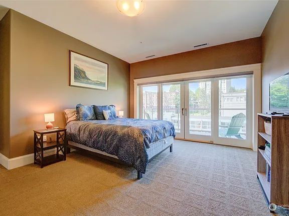 Building Photo - "Spacious 2-Bed, 3-Bath Sanctuary in Tacoma's Heart – 3,243 Sq Ft of Luxury Living!"