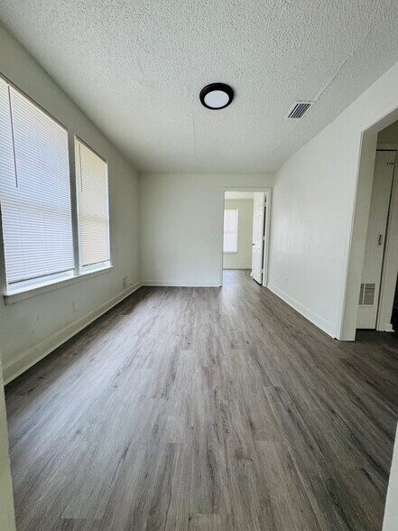 Living room - 7635 Pickett St