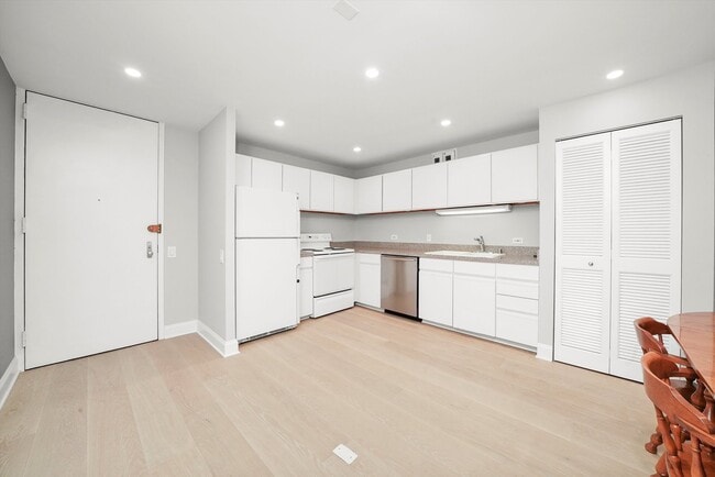 Building Photo - 405 N Wabash Ave