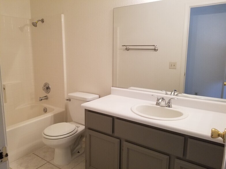 Building Photo - 6109 Crockery St