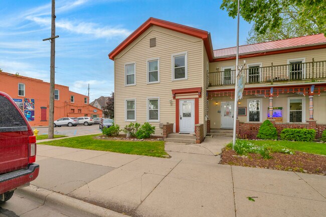 Building Photo - 256 S Water St