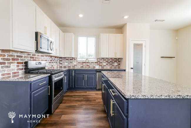 Building Photo - Spacious 4-Bedroom Home with Bright Interior