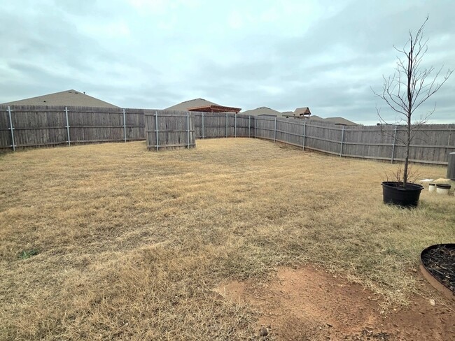 Building Photo - 9704 Saddle Dr