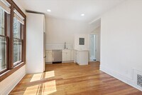 Building Photo - Fully Renovated 1 Bedroom 1 Bath Apartment...