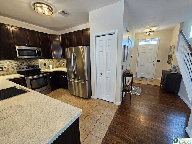 Building Photo - 247 Milkweed Dr