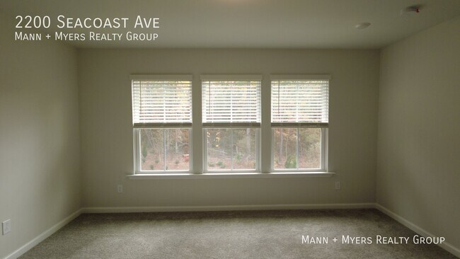 Building Photo - 2200 Seacoast Ave
