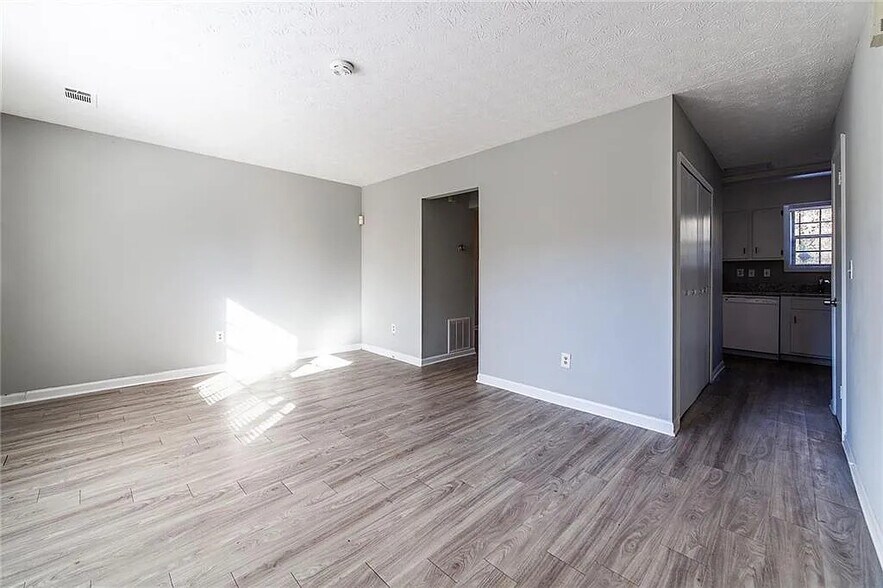 Building Photo - 732 S Candler St