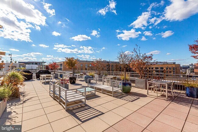 Building Photo - 440 L St NW