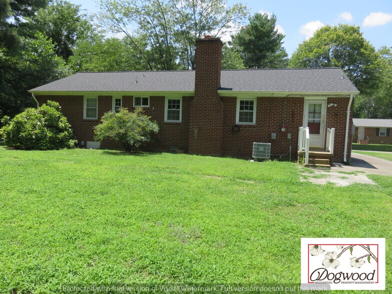 Building Photo - 8090 Dunwoody Rd