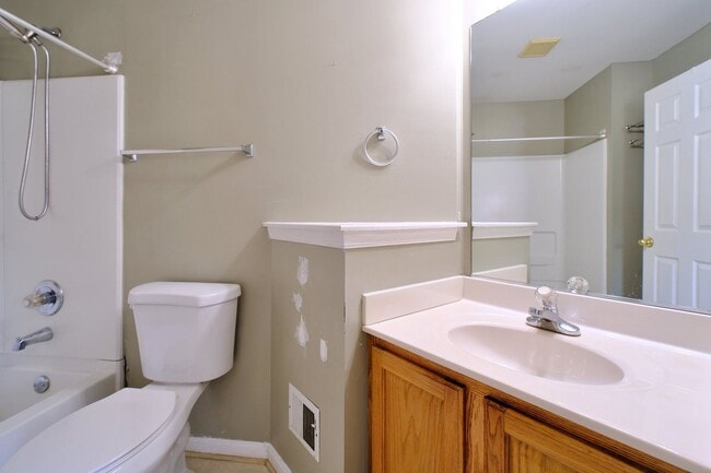 Building Photo - 3 bedroom 2.5 Bath In Oxon Hill Ready for ...