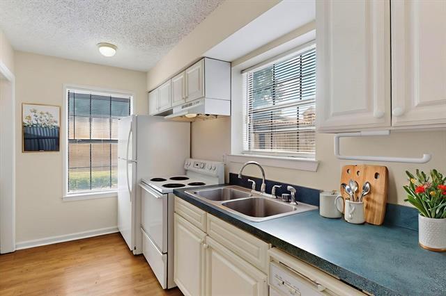 Building Photo - 5320 Columbia Ave