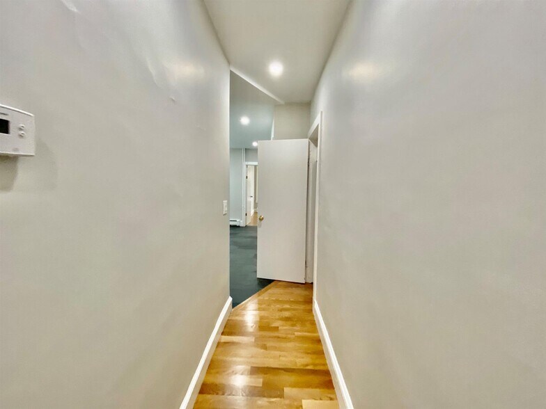 Building Photo - 23 Elmer St