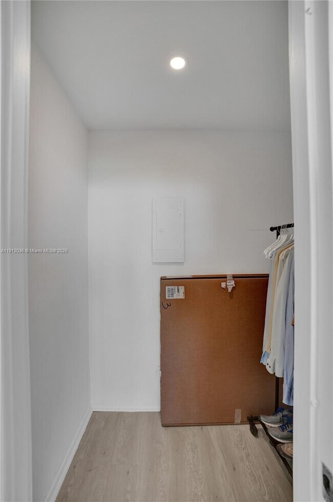 Building Photo - 3 Island Ave