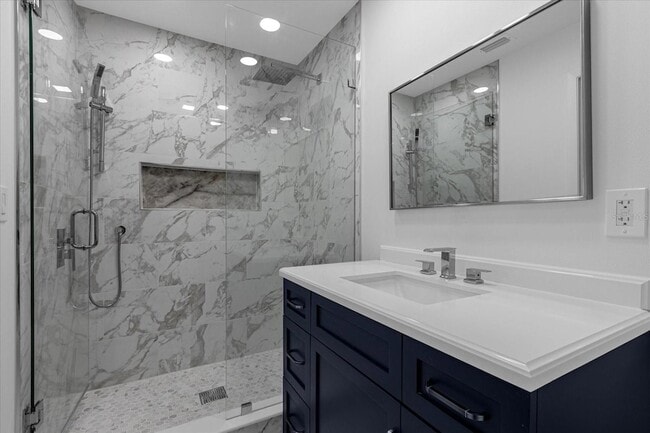 Building Photo - 2580 Grassy Point Dr