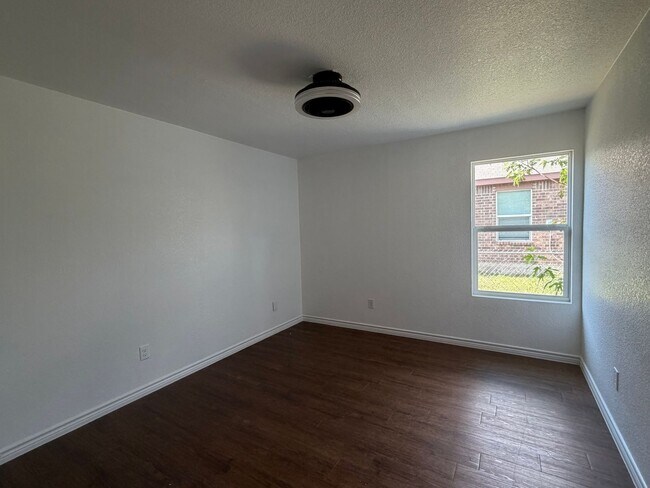 Building Photo - 403 Olaf Dr