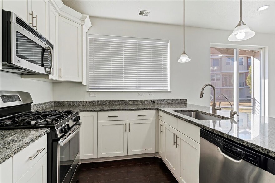 Building Photo - 2333 S Long Dr