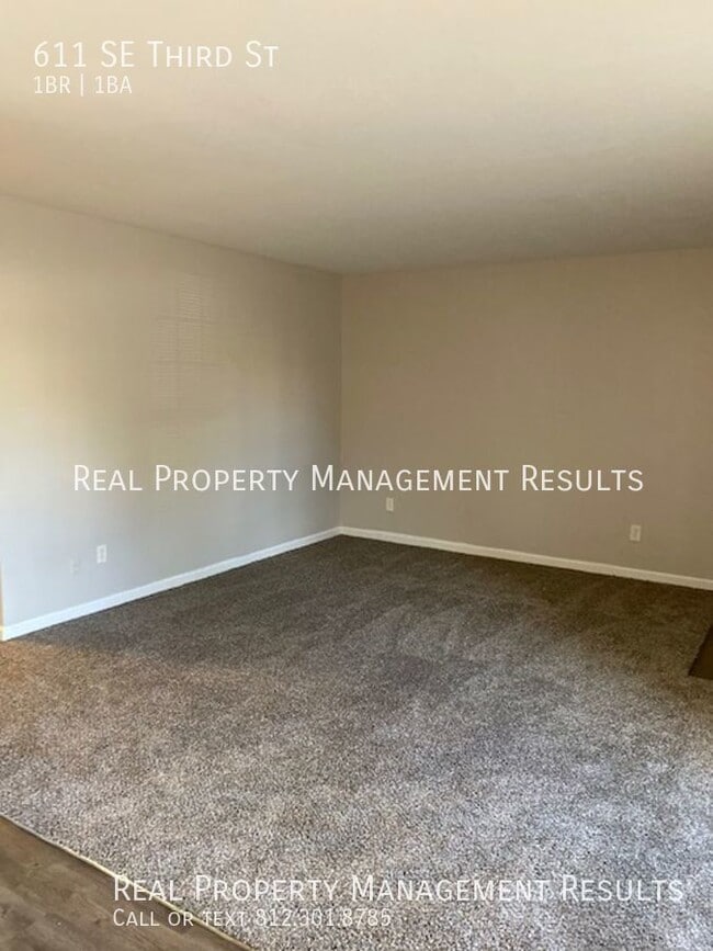 Building Photo - 611 SE Third St-