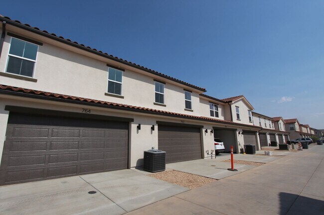 Building Photo - 762 W Sunfire Ln