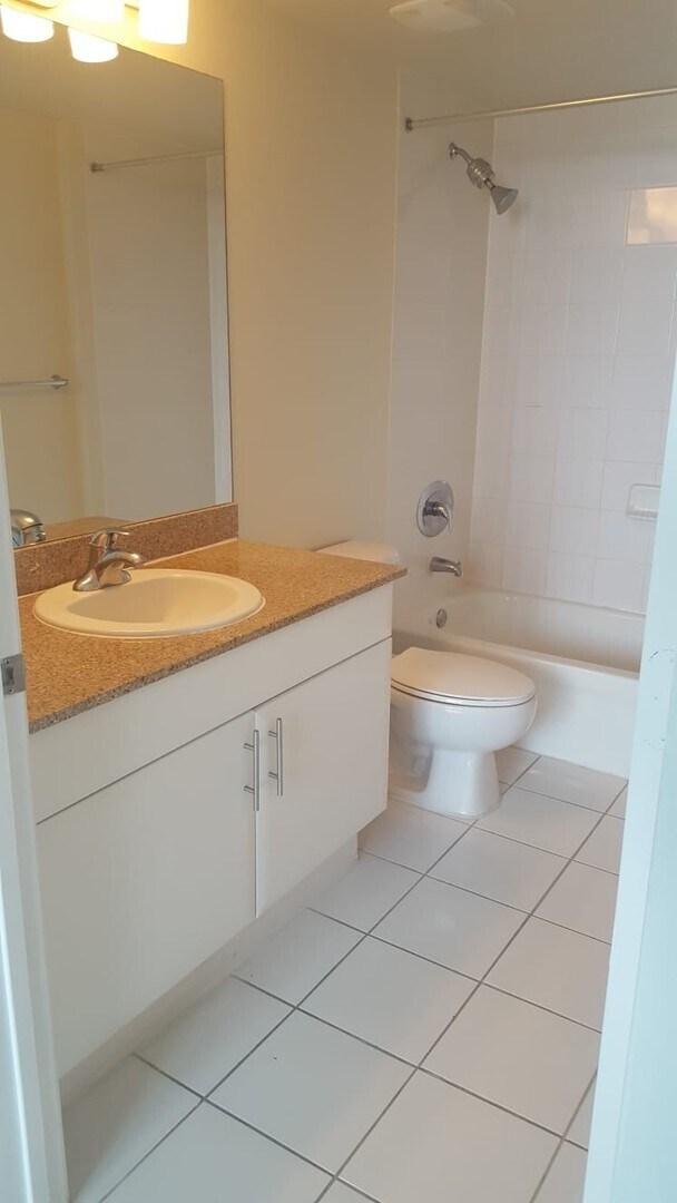 Building Photo - 2 Bed / 2 Bath | Terrazas Riverpark Village #804 – Miami