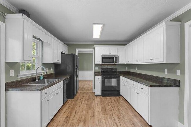 Building Photo - 175 Creekview Cir