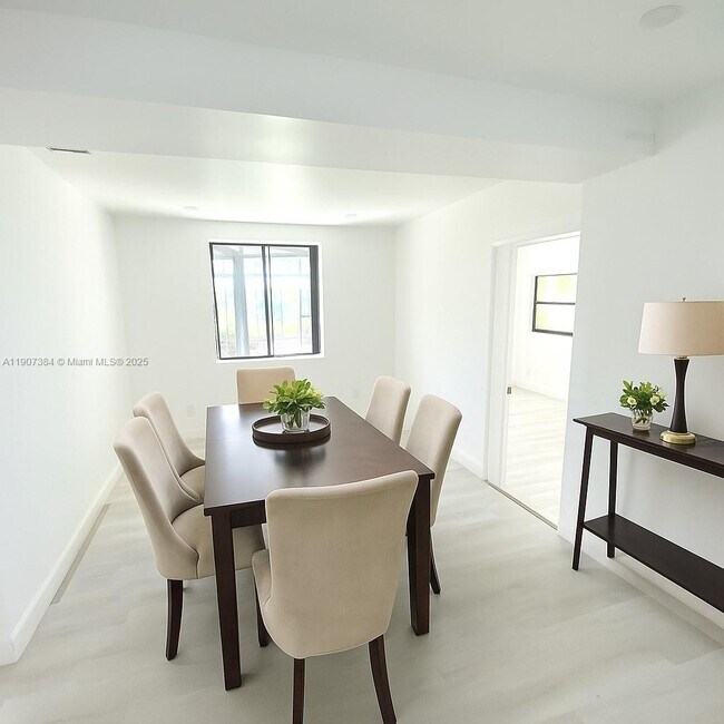 Building Photo - 631 NE 171 St