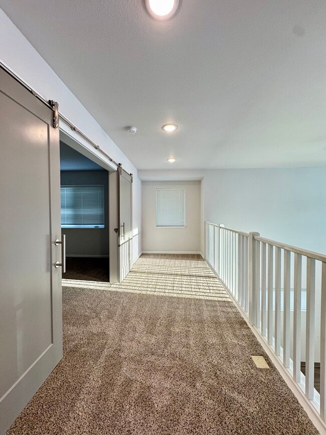 Building Photo - 6 E 12th Ave