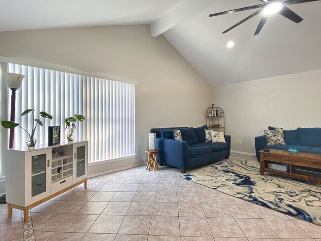 Building Photo - Beautifully Maintained 3 bedoom 2 bath Rental Home that Blends Comfort, Modern Convenience, and T...