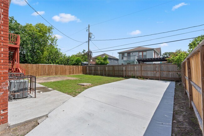 Building Photo - 2817 Isabella St