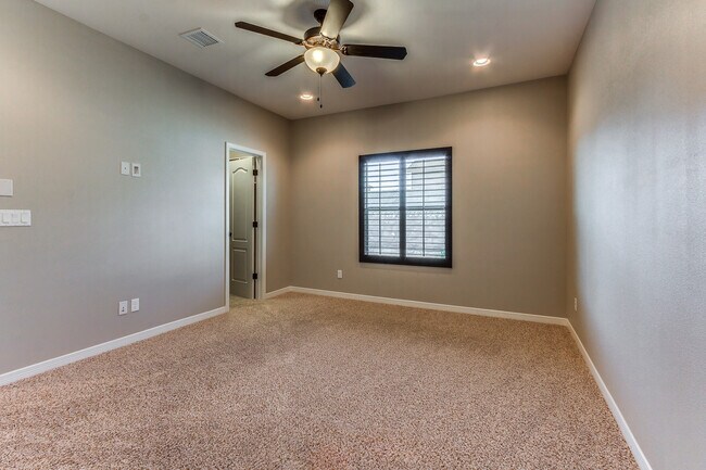 Building Photo - Home For Rent - Beautiful 4 Bedroom Home in Tierra Del Este Subdivision w/ Refrigerated Air!