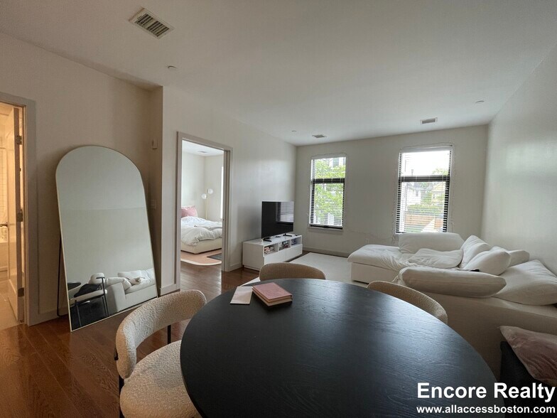 Building Photo - 455 Harvard St